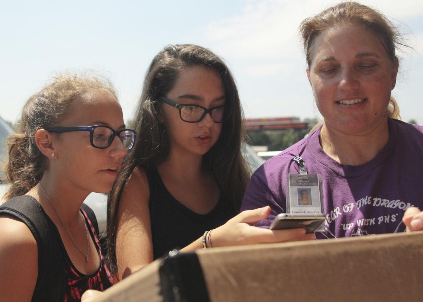 Students View Eclipse