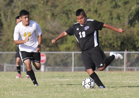 Sophomore Jeremy Perez takes on an defender against Coffeyville on Sept. 13, 2018 during a jv game. PHOTO BY ROSS LAIDLER