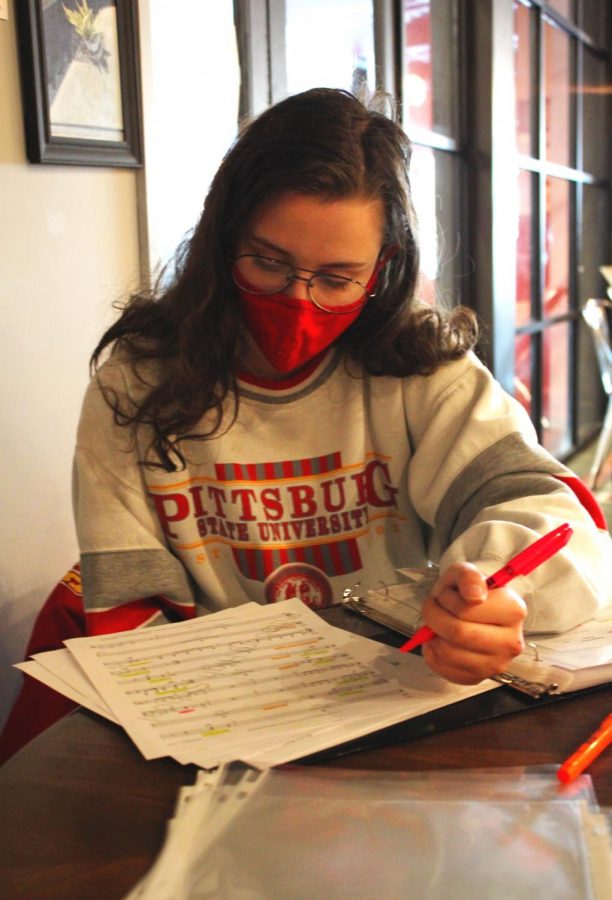 Senior Rebekah Sheward takes notes for her encore class at Root Coffeehouse. 