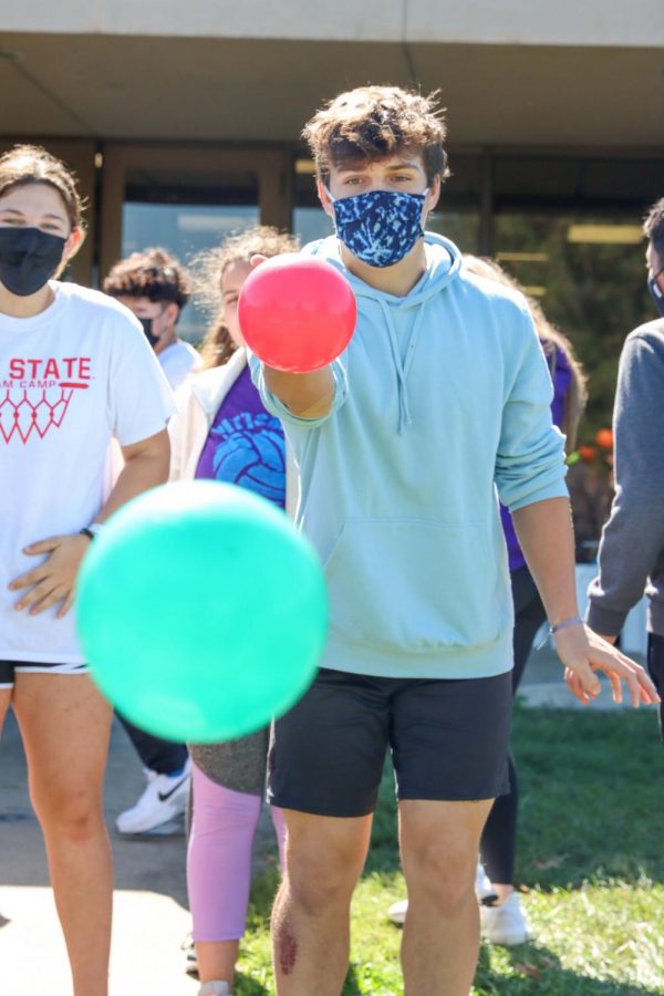 Freshman Stone Peery throws the ball towards the bucket during the Spanish 1 ball activity. “I was having lots of fun losing and messing with my friends playing the game, because I couldn’t get the ball in the basket,” Peery said. “It was a lot harder than it looked!”