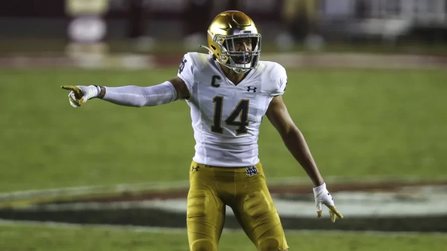 Notre Dame safety, Kyle Hamilton points out the offense against Florida State. Credit: Gary McCullough/Copyright 2021 The Associated Press.